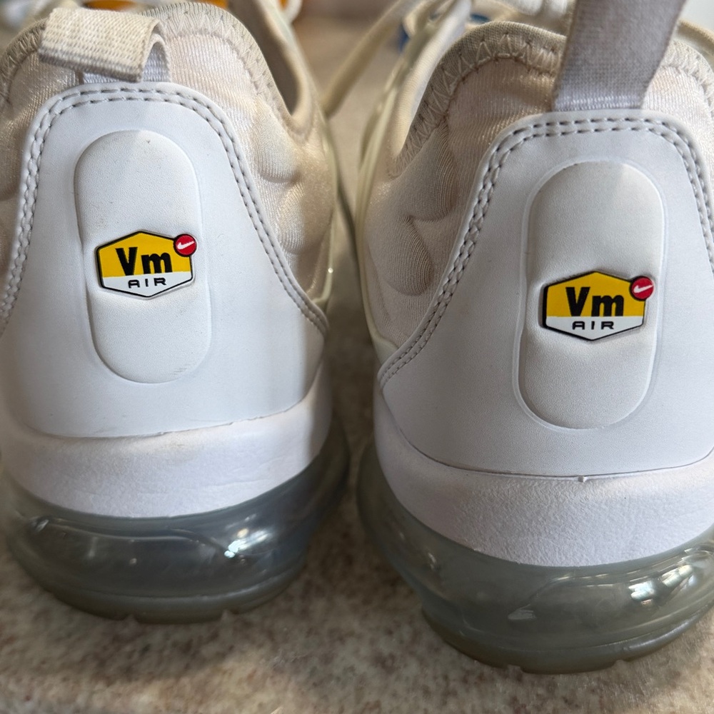 Nike Air VaporMax Plus Sneakers White Sz 9 Athletic Running Shoes - Picture 3 of 8
